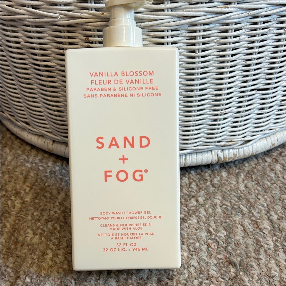 Sand + Fog Vanilla Blossom Body Wash - White